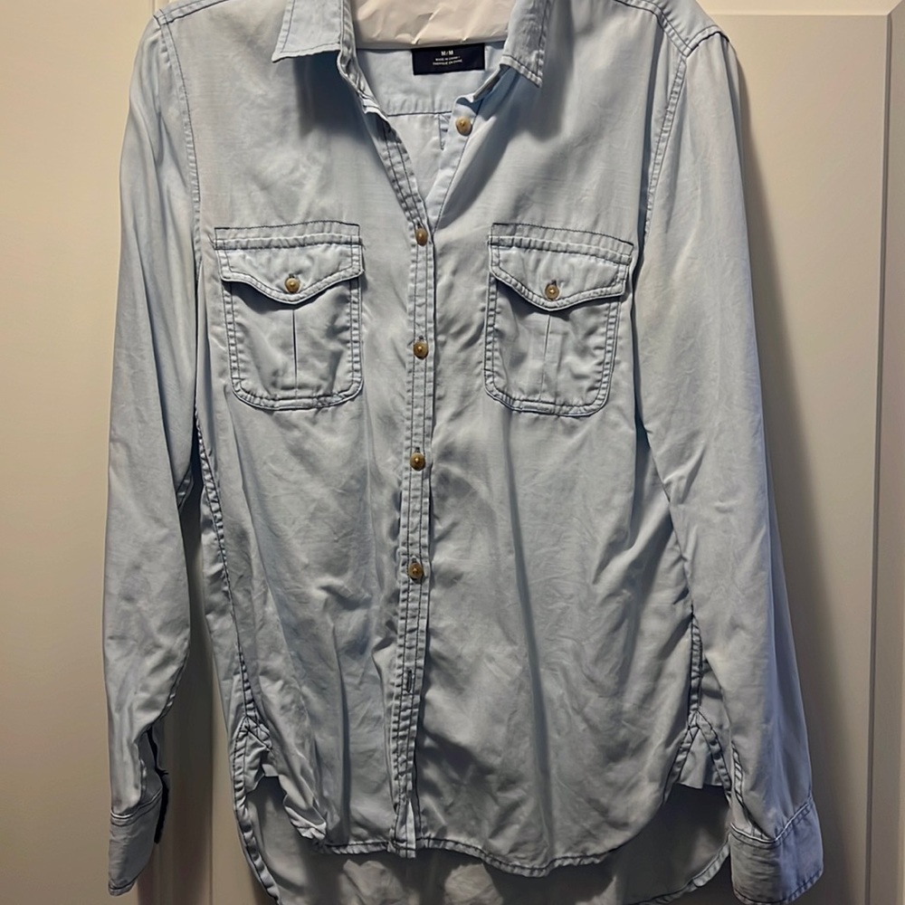 American Eagle Button Up shirt